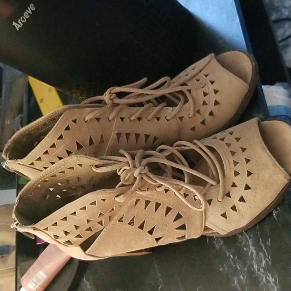 Peep toe platform sandals/heels